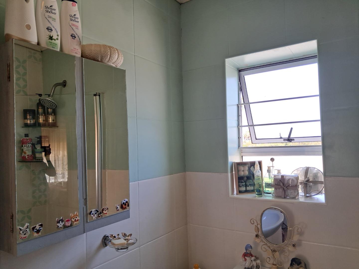 729536_BATHROOM_(12).jpg