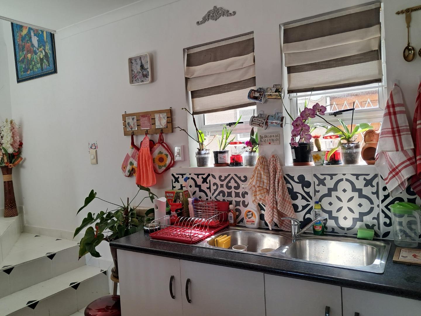 729536_KITCHEN_(1).jpg