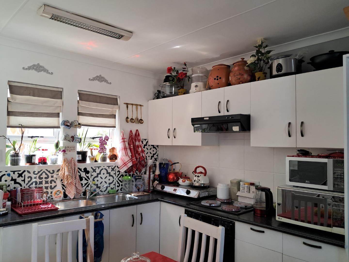 729536_KITCHEN_(11.1).jpg