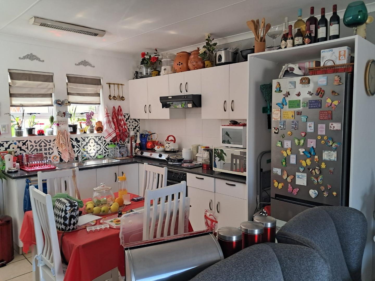 729536_KITCHEN_(13).jpg