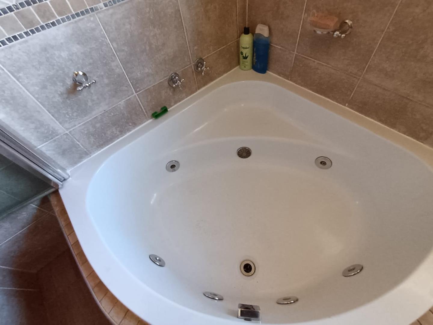 731515_BATHROOM_(1).jpeg