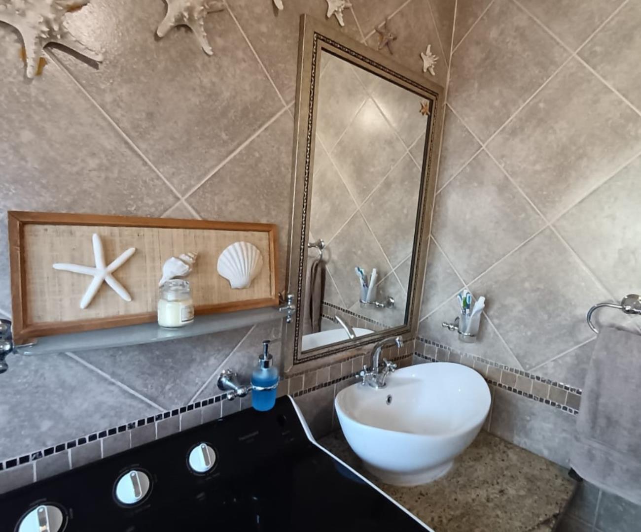 731515_BATHROOM_(4)..jpeg
