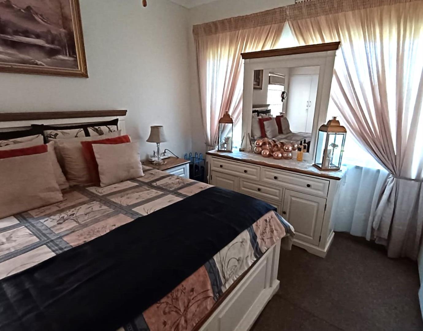 731515_BEDROOM_3...jpeg