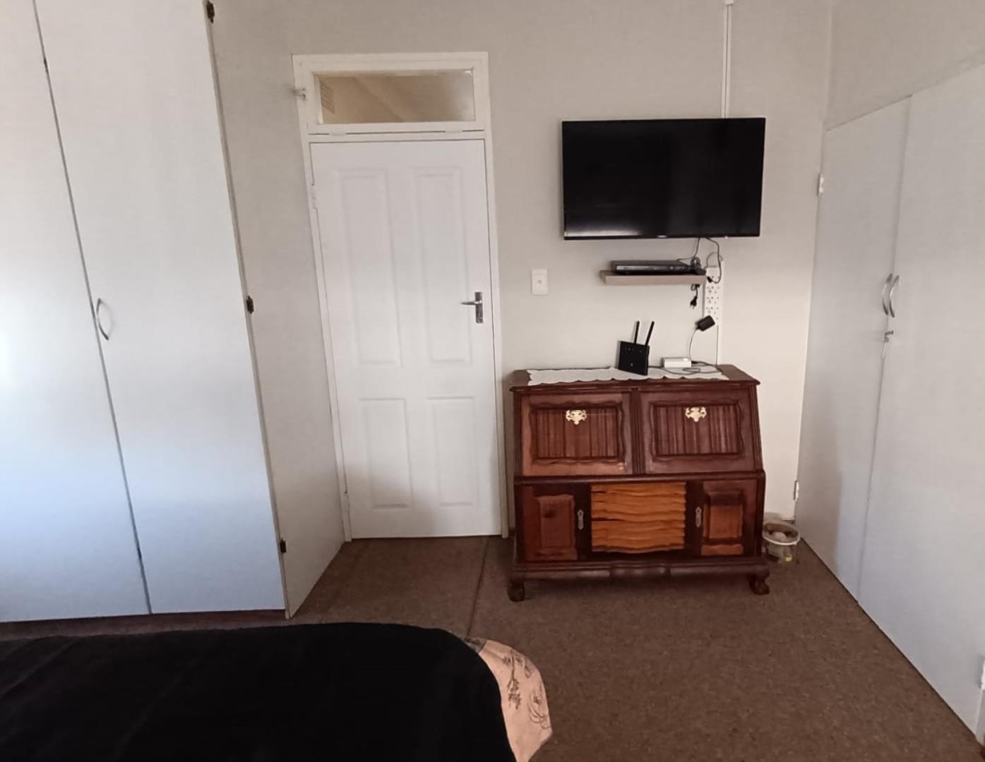 731515_BEDROOM_3..jpeg