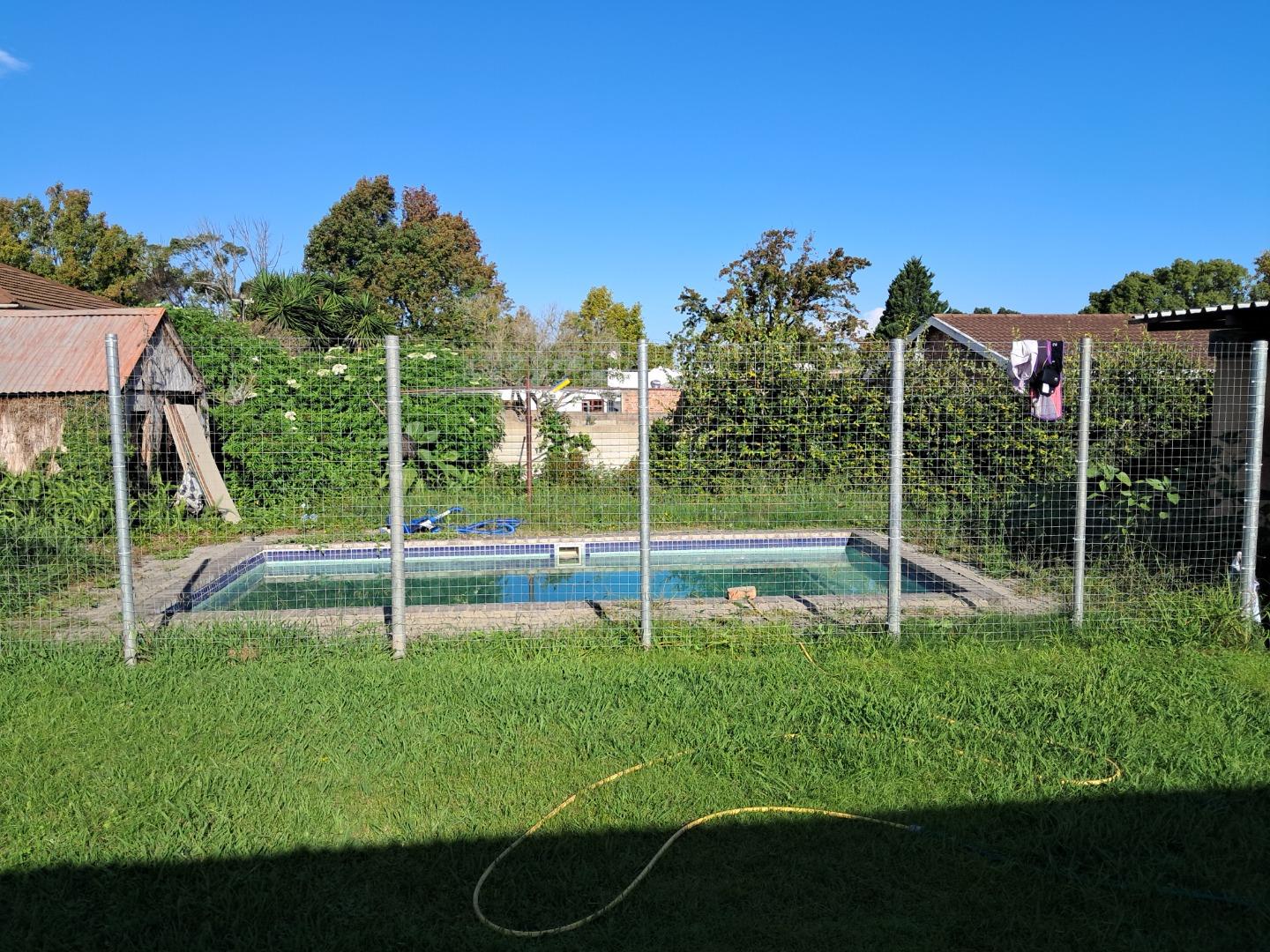 740130_BACK_-_POOL.jpg