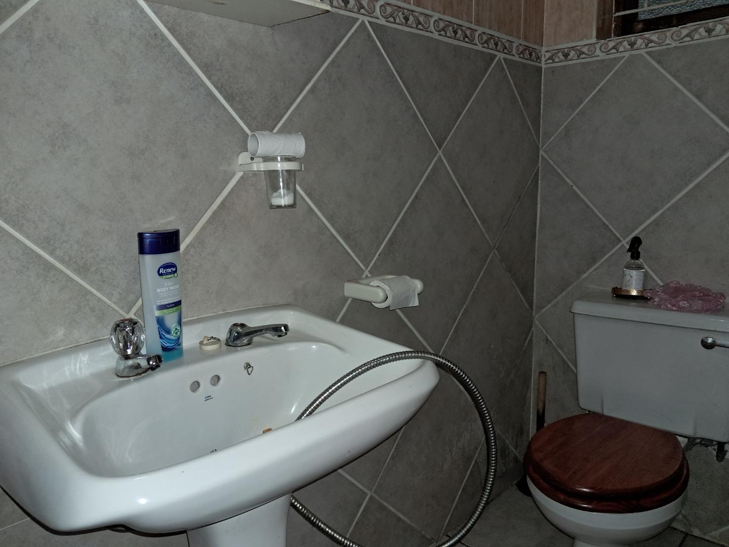 740130_BATHROOM_-_EN-SUIT.2.jpg