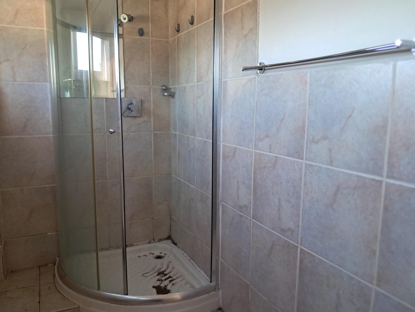 740130_FLAT_-_BATHROOM.jpg