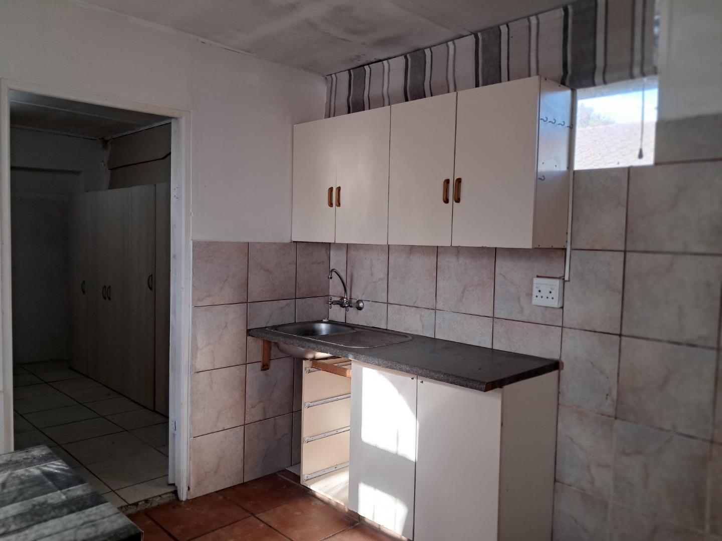 740130_FLAT_-_KITCHEN_.2.jpg