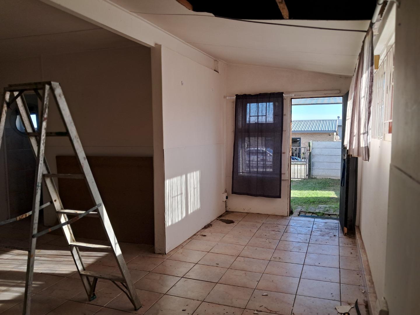 740130_GARDEN_FLAT_-_ENTRANCE_HALL.jpg