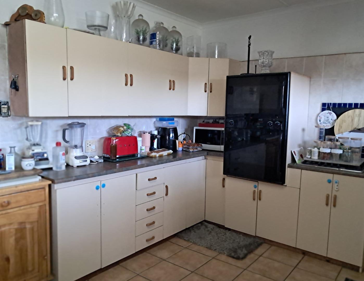 740130_KITCHEN.jpg
